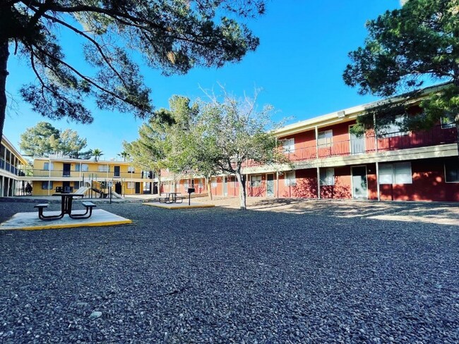 525 N Carolina Dr unit 11, El Paso, TX 79915 - photo 6