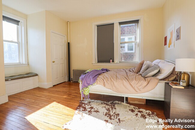 66 Egmont St unit 4, Brookline, MA 02446 - photo 5