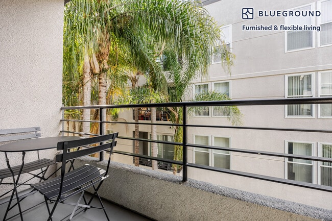 13603 Marina Pointe Dr unit FL5-ID1330, Marina Del Rey, CA 90292 - photo 5