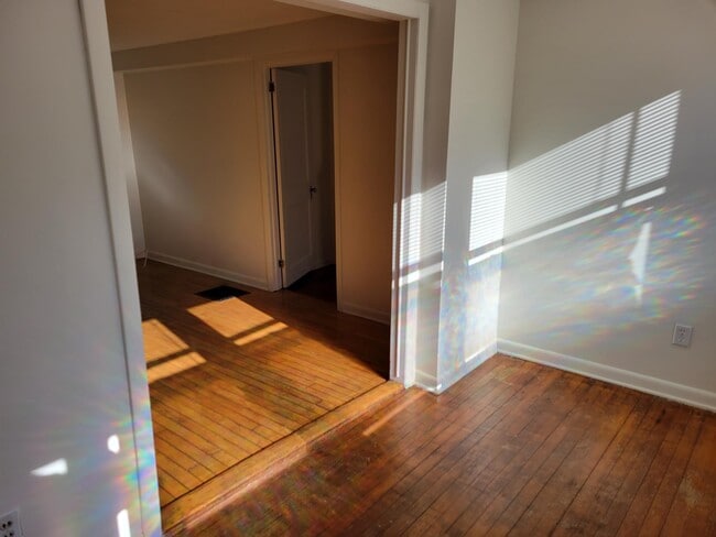 297 Marlborough Rd unit One-front, Glastonbury, CT 06033 - photo 5