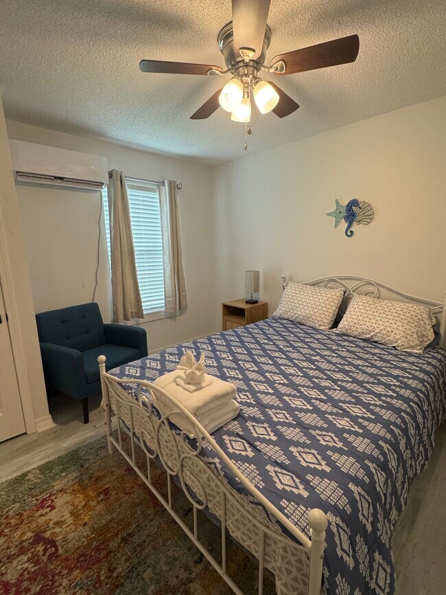 4584 Tamarind Dr unit A, Milton, FL 32571 - photo 3