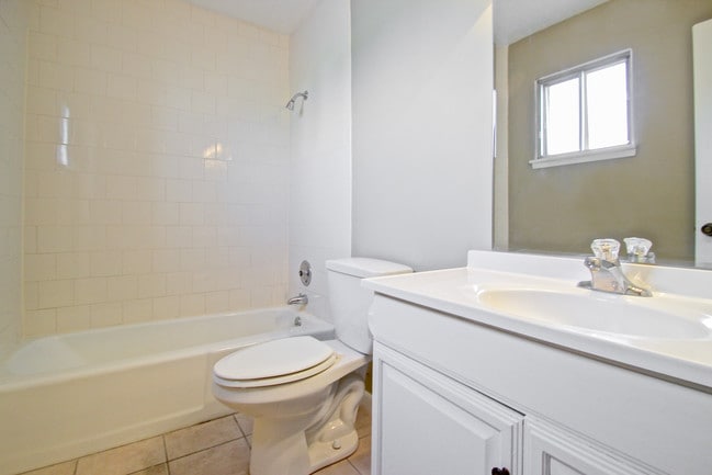 Oak Creek Apartments, Bellevue, NE 68005 - photo 7