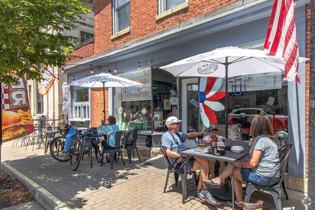 Enjoy the food and great service in Saint Clairsville at Newellstown Diner.