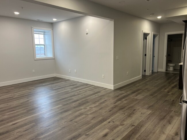 369 Haverhill St unit 403, Lawrence, MA 01840 - photo 6