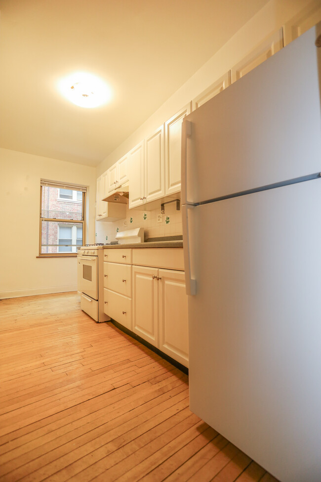 7714 N Sheridan Rd Unit 1A, Chicago, IL 60626