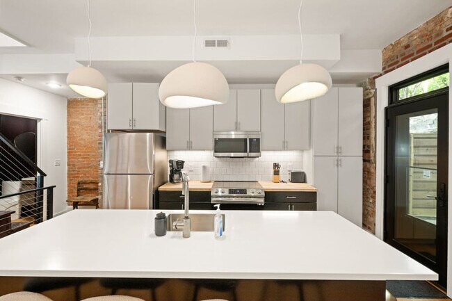 2 Hust Aly unit ID1315617P, Cincinnati, OH 45202 - photo 2