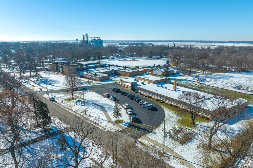 Newark Community Consolidated School District 66 is a campus serving students in grades K-12.