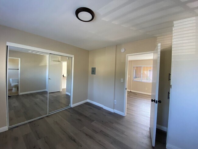 La Chateau, Long Beach, CA 90813 - photo 7