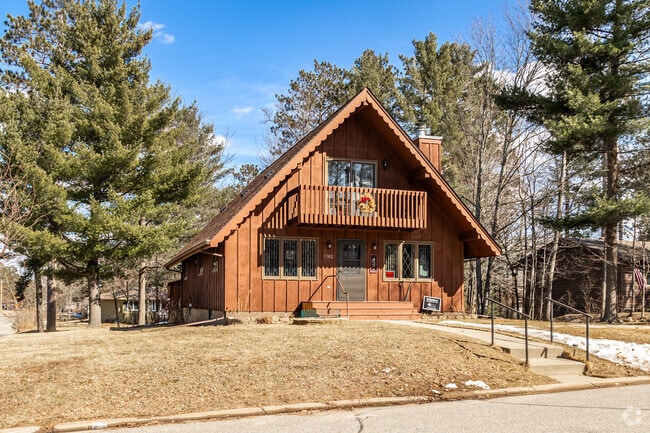 Traditional ramblers and cabins are common home styles in Grand Rapids.