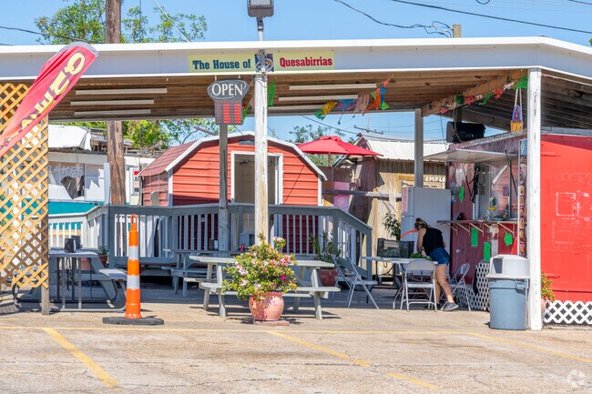 Taqueria Michoacama is the only restaurant in Houma Heights, serving up tacos and more.