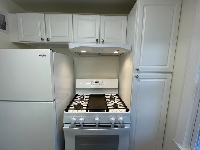 2059 12th St unit Upstairs Unit, Cuyahoga Falls, OH 44223 - photo 7