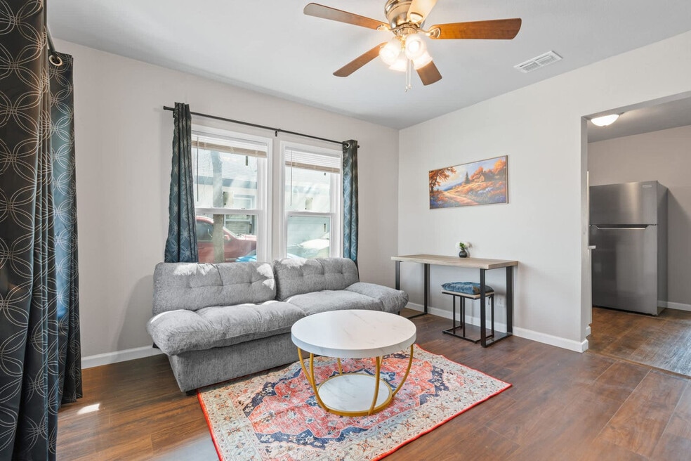 1004 E Powell Ave unit ID1357996P, Fort Worth, TX 76104 - photo 1