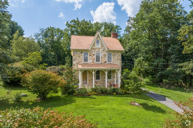 Historic farmhouses dating from the 1700s add to the charm of East Brandywine.