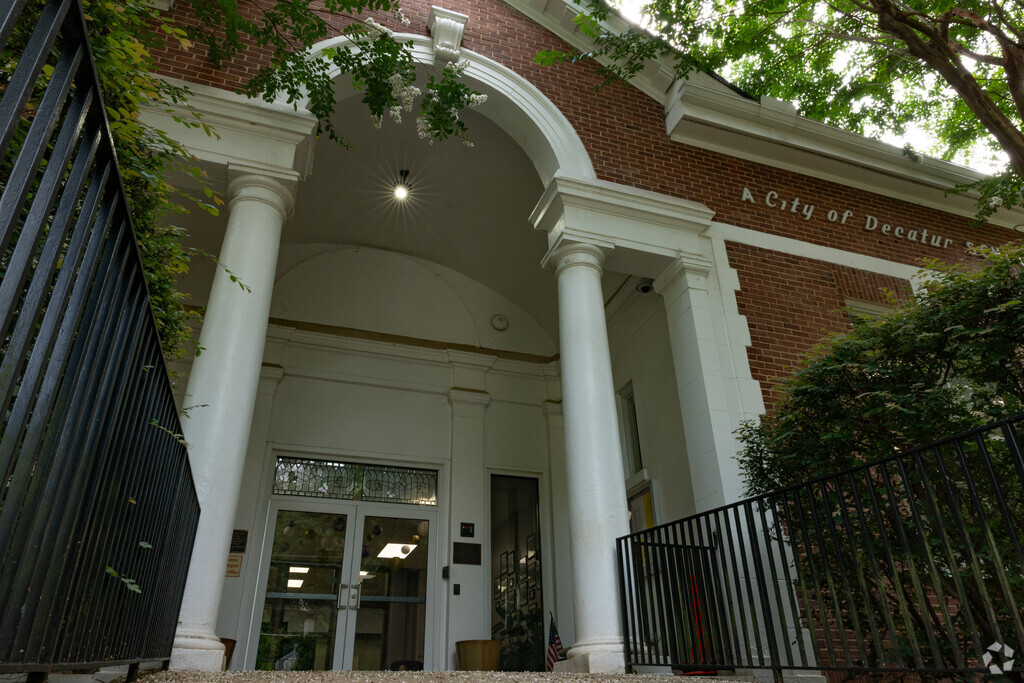Main entrance to Winnona Park Elementary School in Decatur, Decatur GA