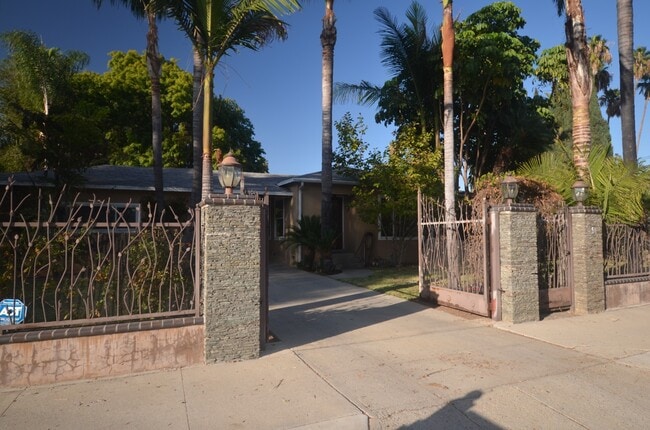 19201 Strathern St, Reseda, CA 91335 - photo 2