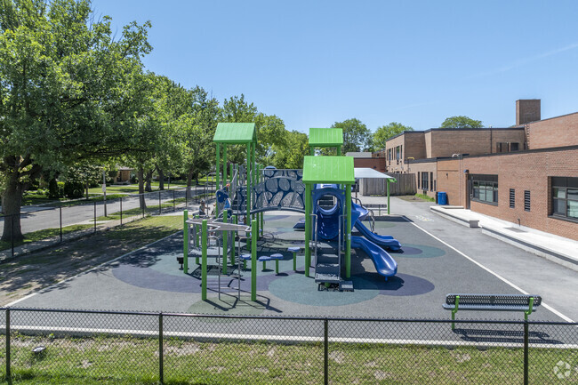 Jackson Elementary School is located in Elmhurst, IL.