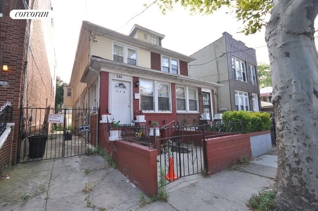 298 E 46th St, Brooklyn, NY 11203 - photo 6