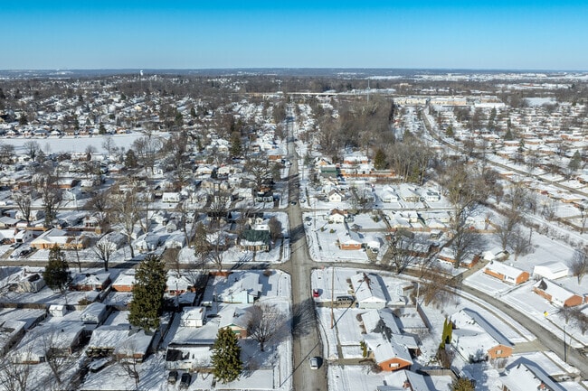 White quite suburban streets, its no wonder why residents love living in Hearthstone.