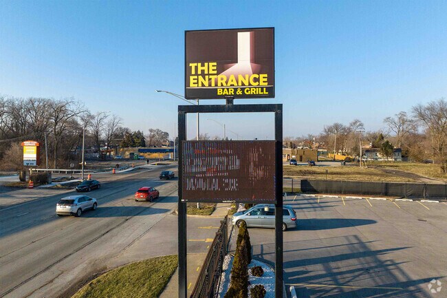 The Entrance is a premier entertainment venue with an upscale atmosphere near Phoenix, IL.