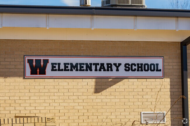 Close up shot of the text in Wayne Elementary School.