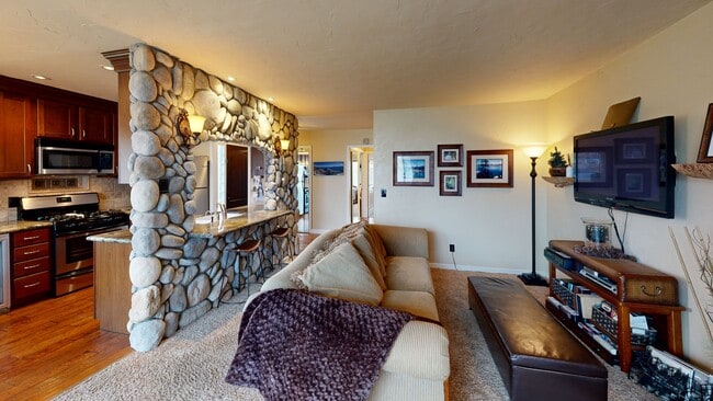 357 Ala Wai Blvd unit 212, South Lake Tahoe, CA 96150 - photo 2