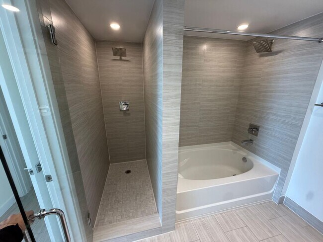 Miami Bay Waterfront Midtown Residences, Miami, FL 33137 - photo 5