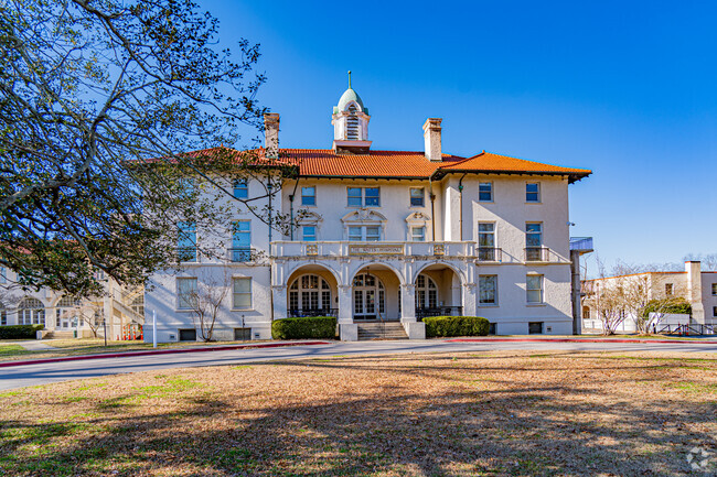 North Carolina School of Science and Mathematics serves 975 students in the Durham, NC.