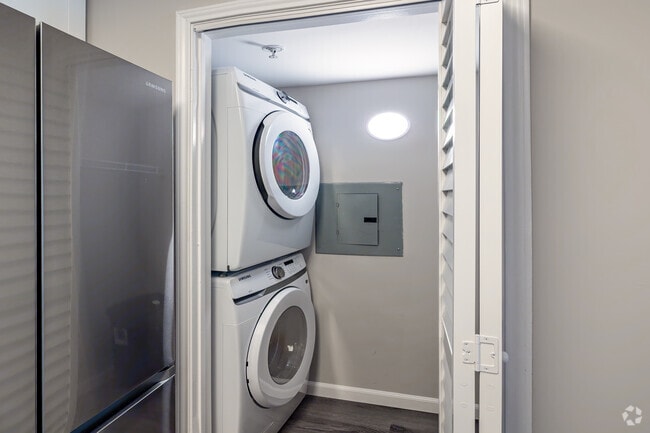 1 BD, 1 BA - 660 SF - Laundry Closet