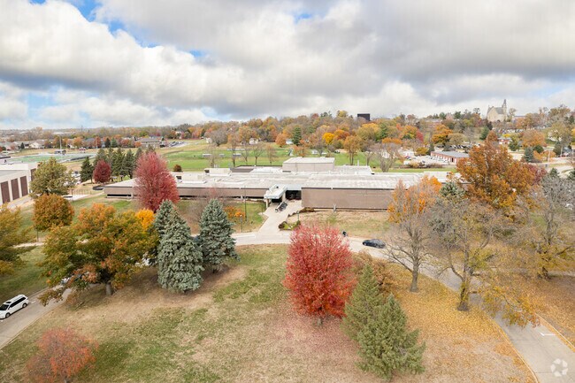 Mount Vernon Middle School receives an A minus from Niche.