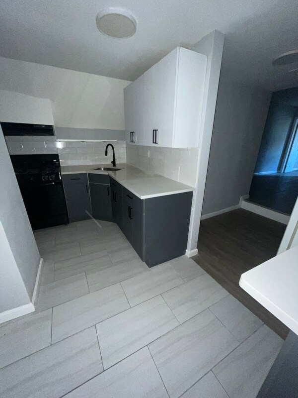 880 S 14th St, Newark, NJ 07108