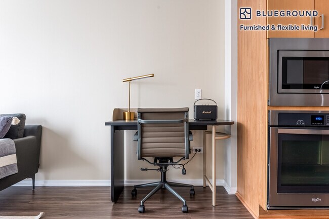 200 E Illinois St unit FL14-ID879, Chicago, IL 60611 - photo 5