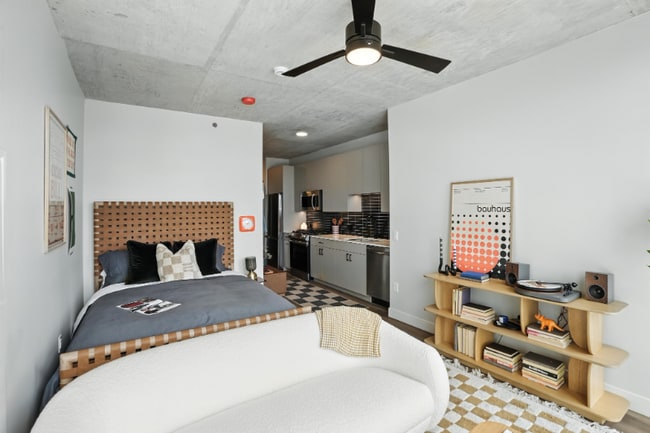 1117 W Carroll Ave, Chicago, IL 60607 - photo 3