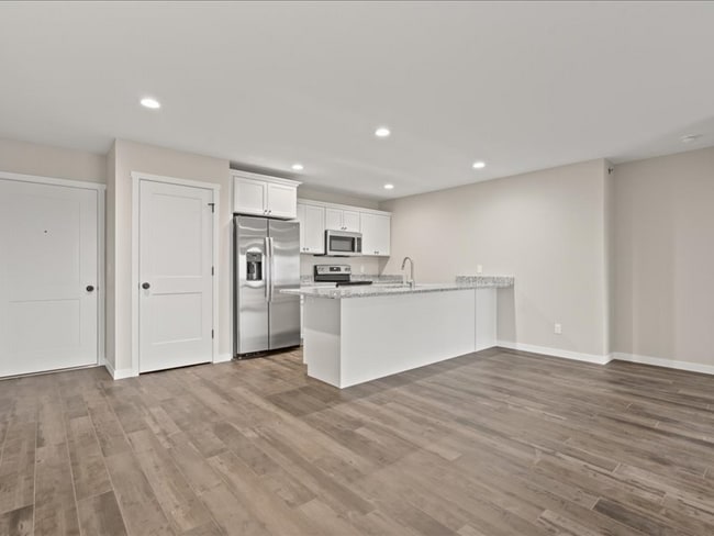 7128 Thunder Vly Dr unit 6, Peosta, IA 52068 - photo 2