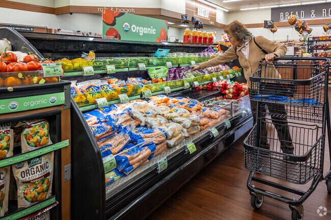 Safeway offers fresh produce in the Trosper neighborhood.