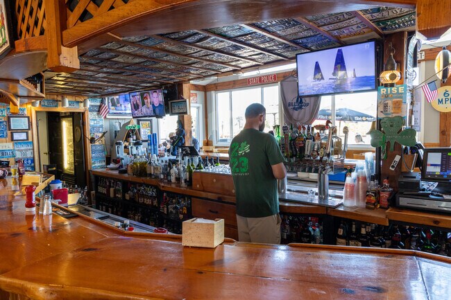 Westbrook's Bill's Seafood also has a full bar.
