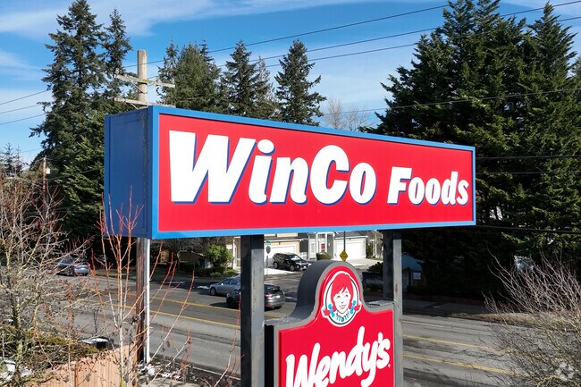 Silver Lake has access to a WinCo Foods and a handful of fast food outlets along State Route 527.