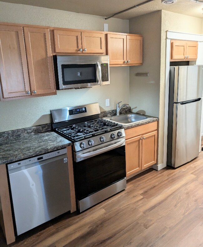 618 Gambell St unit 16, Anchorage, AK 99501 - photo 2