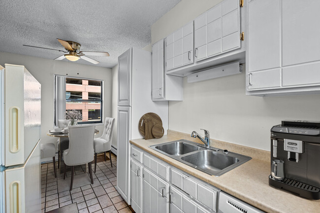 2 BR, 1 BA - Kitchen (North)