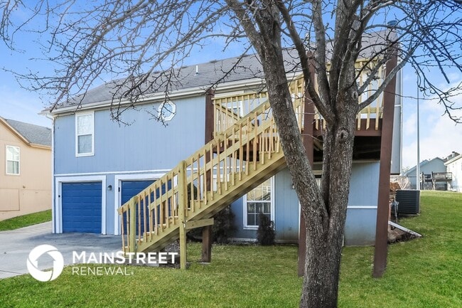 960 N Walnut St, Olathe, KS 66061 - photo 2