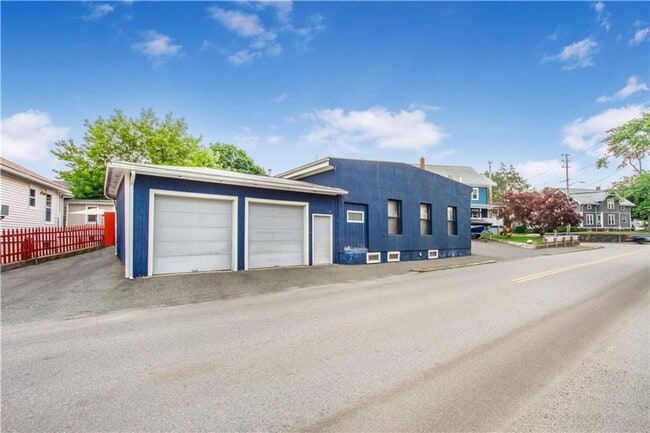 847 Weeden St, Pawtucket, RI 02860 - photo 2