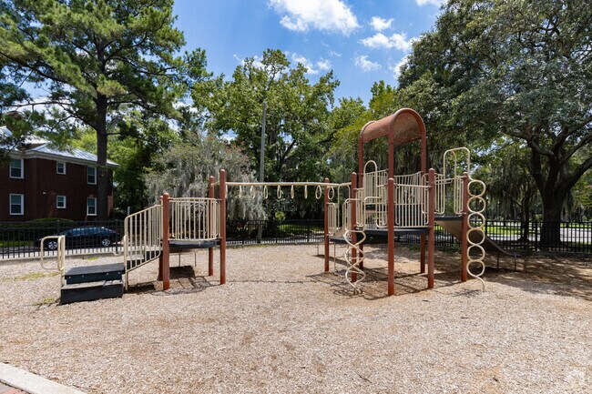 Baldwin Park in Savannah has a playground.