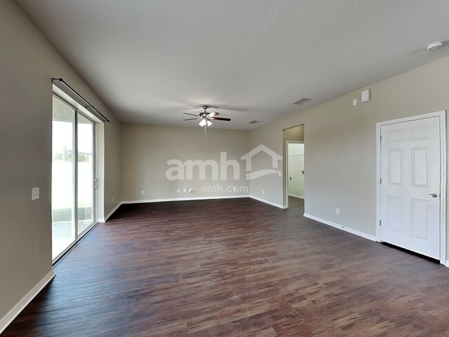 9207 Seeger Ln, Land O Lakes, FL 34638 - photo 6