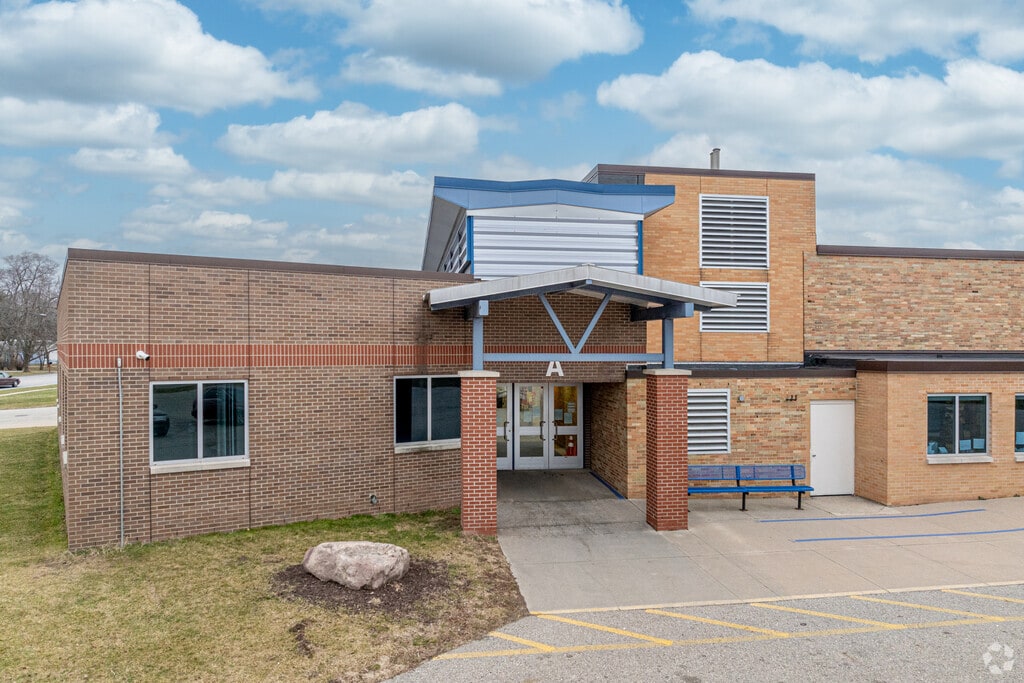 Townline Elementary, entrance.