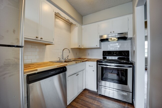 Mill Creek: 1 & 2 Bedroom Apartments with Pool & Clubhouse, Fort Smith, AR 72901 - photo 6