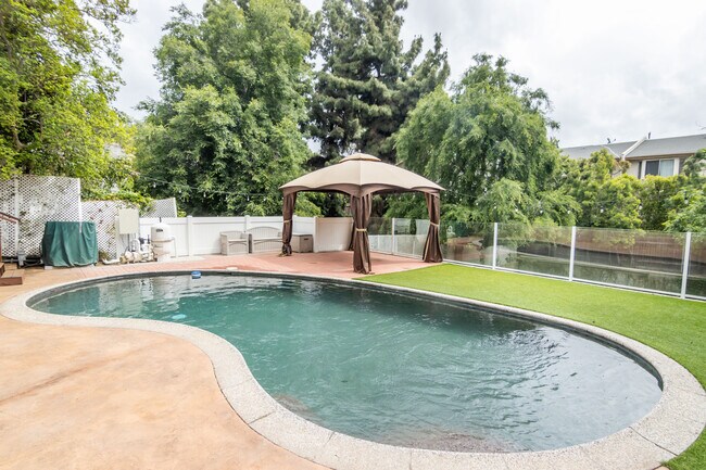 5326 Leghorn Ave, Sherman Oaks, CA 91401 - photo 4