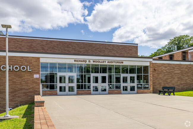 Spackenkill High School has a student-teacher ratio of 11 to 1.