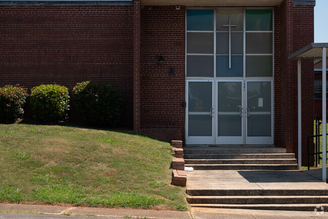 i3 is located in the Woodlawn area of Birmingham Alabama.