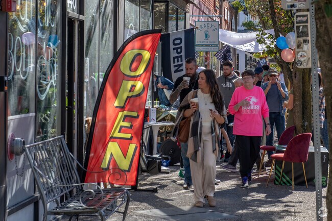 Downtown Warren offers dining and retail just 10 minutes from Newport.