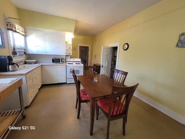 700 W 13th St unit 1, the Dalles, OR 97058 - photo 2