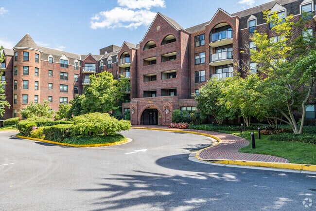 About Colonial Village Schools, Demographics, Things to Do